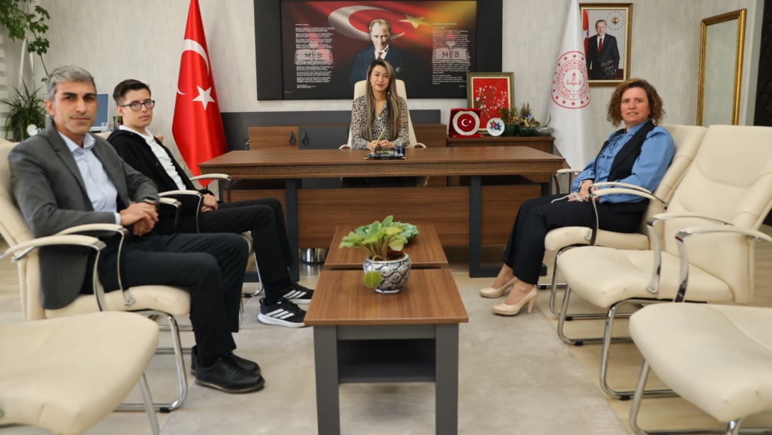 İLÇE MİLLİ EĞİTİM MÜDÜRÜMÜZ SAYIN SERAP YILMAZ GÖLBAŞI ANADOLU LİSESİ İDARECİ VE ÖĞRENCİMİZİ MAKAMINDA KABUL ETTİ